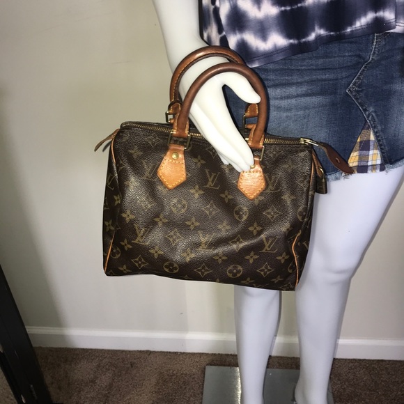 How I scored a Louis Vuitton Speedy 25 for Free on Poshmark